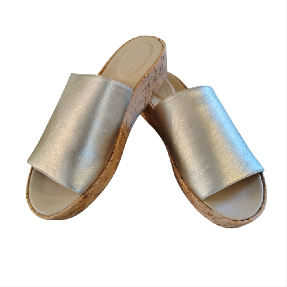 New Easy Spirit Muscari Gold Metallic Leather Cork Sandals Slides 8 1/2 - Picture 2 of 9
